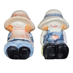 *VTG* Country Couple Salt & Pepper Shakers